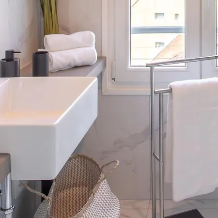 #24 Marie-claire Sea View/balcony/ac/5min Port * Villefranche-sur-Mer